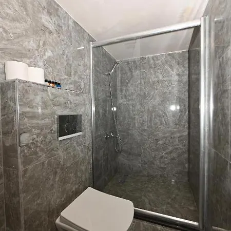 Hotell Secret Cistern 3*